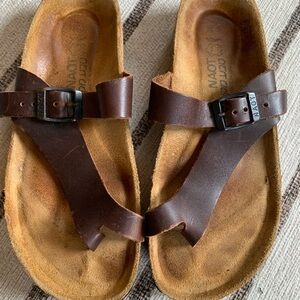 Naot women’s sandals size 36 (US SIZE 6) In good condition.
